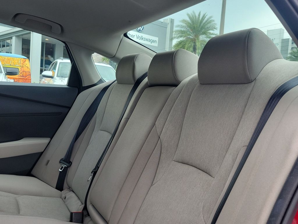 2025 Honda Accord SE - Photo 8