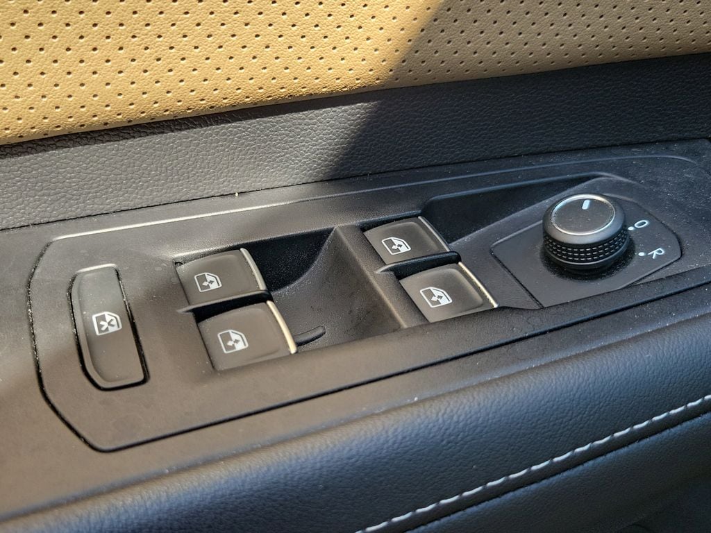 2024 Volkswagen Atlas Cross Sport SE w/Tech - Photo 17