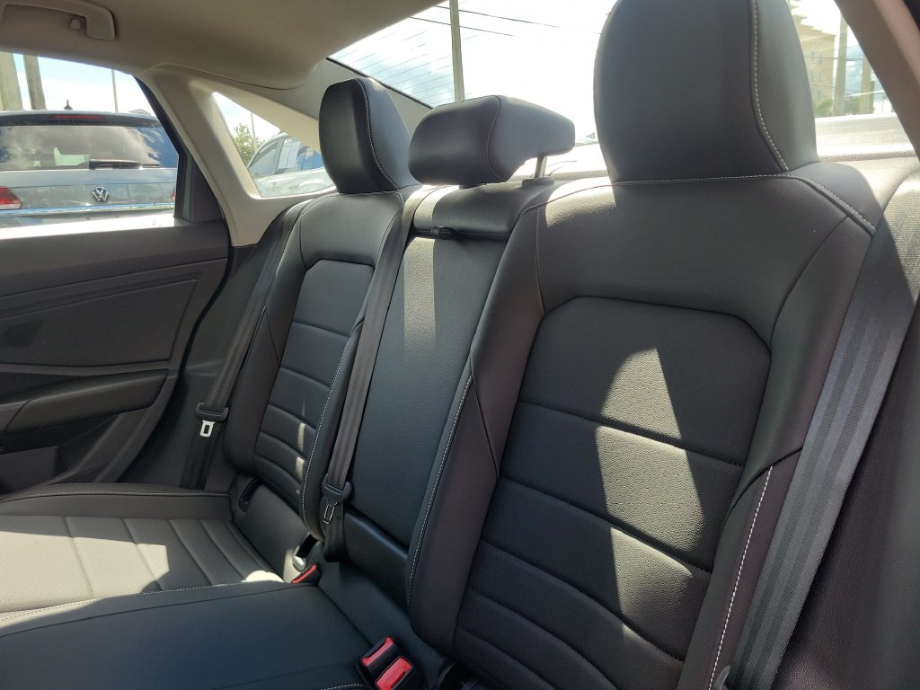 2023 Volkswagen Jetta SE - Photo 18