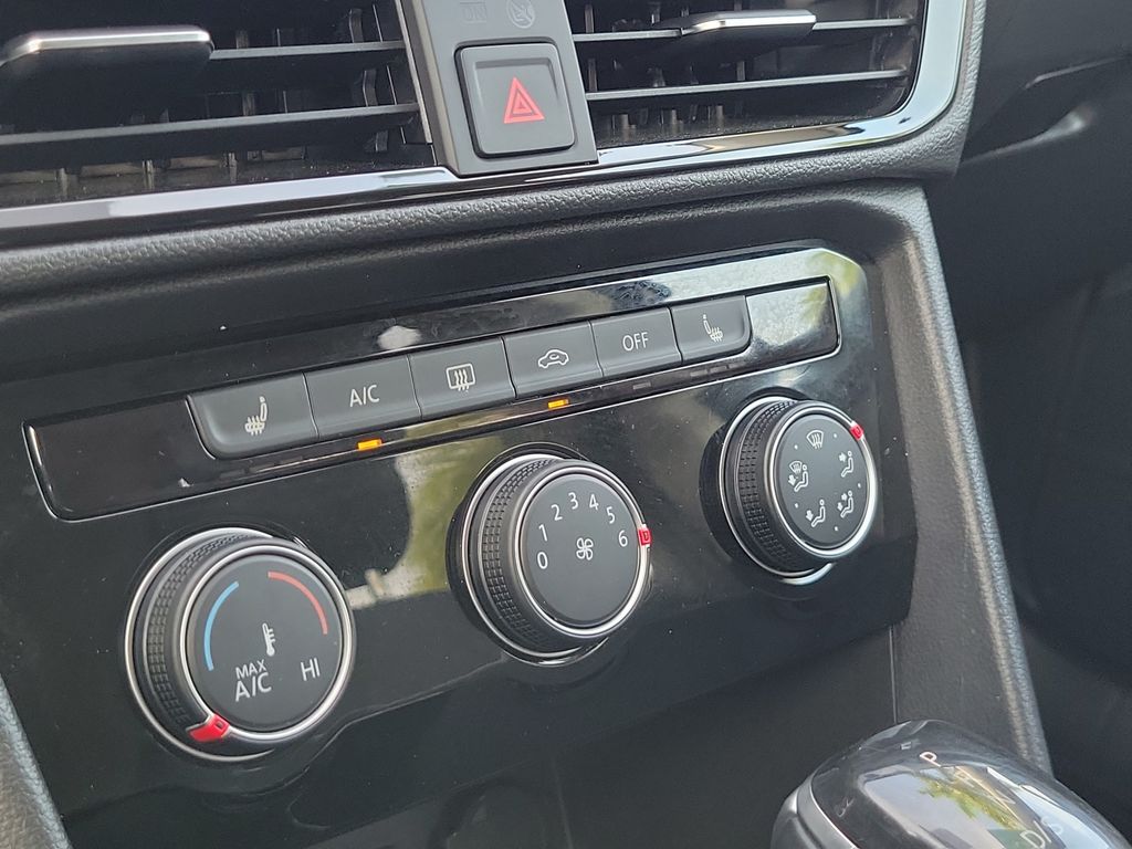 2023 Volkswagen Taos SE - Photo 24