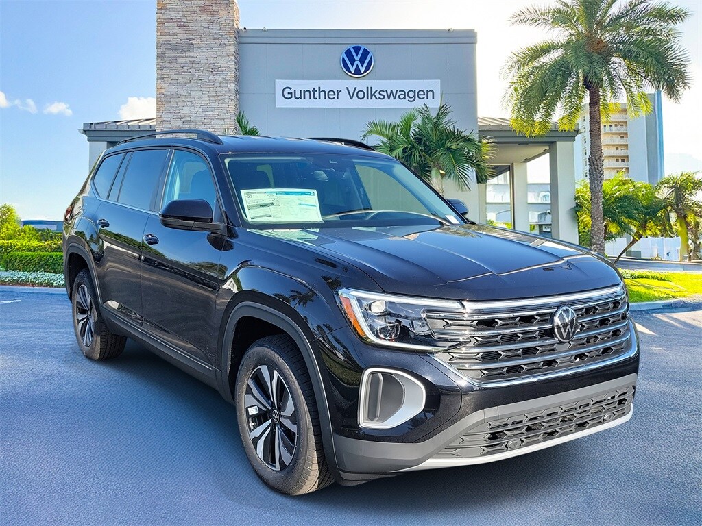 2026 Volkswagen Atlas SE photo 2