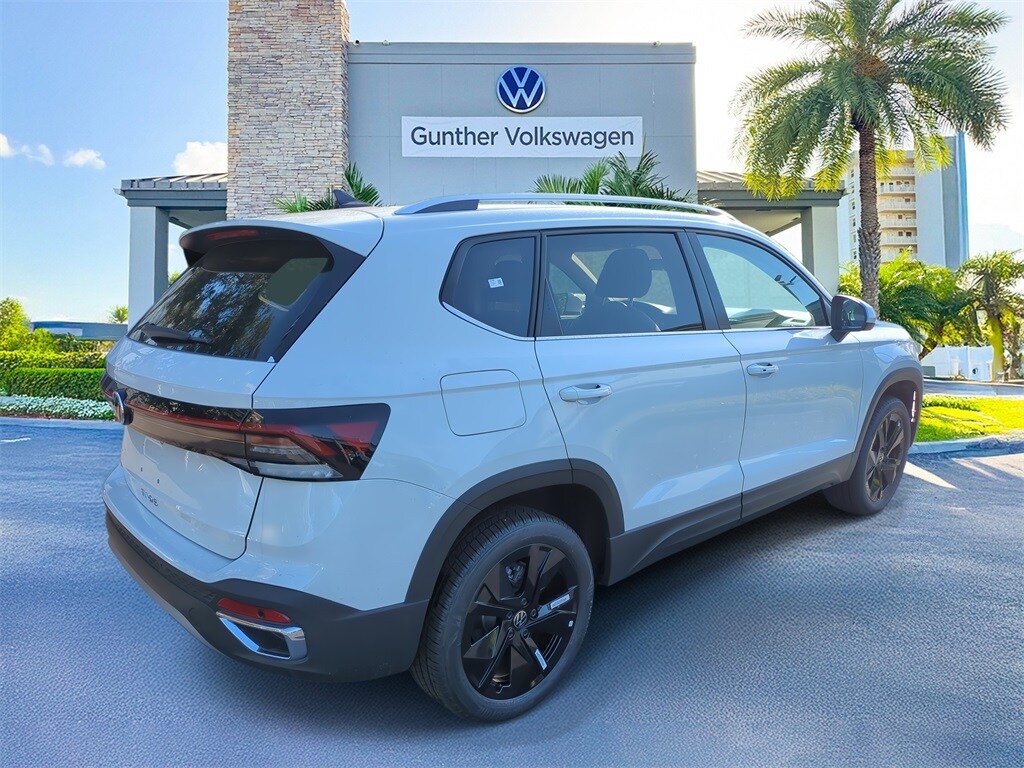 2025 Volkswagen Taos SE photo 4
