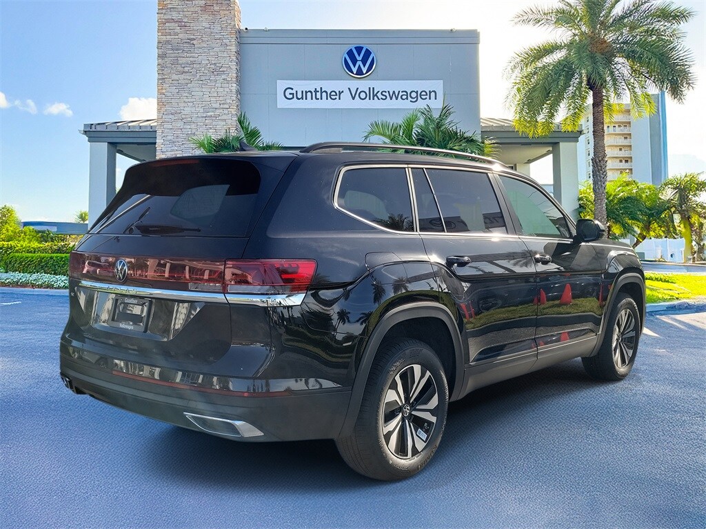 2026 Volkswagen Atlas SE photo 3