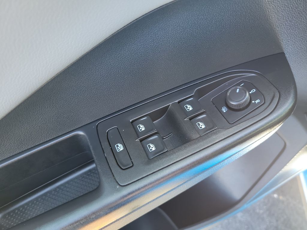 2023 Volkswagen Taos SE - Photo 14