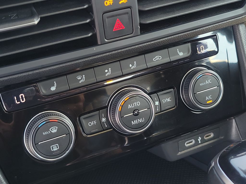 2024 Volkswagen Jetta SE - Photo 26