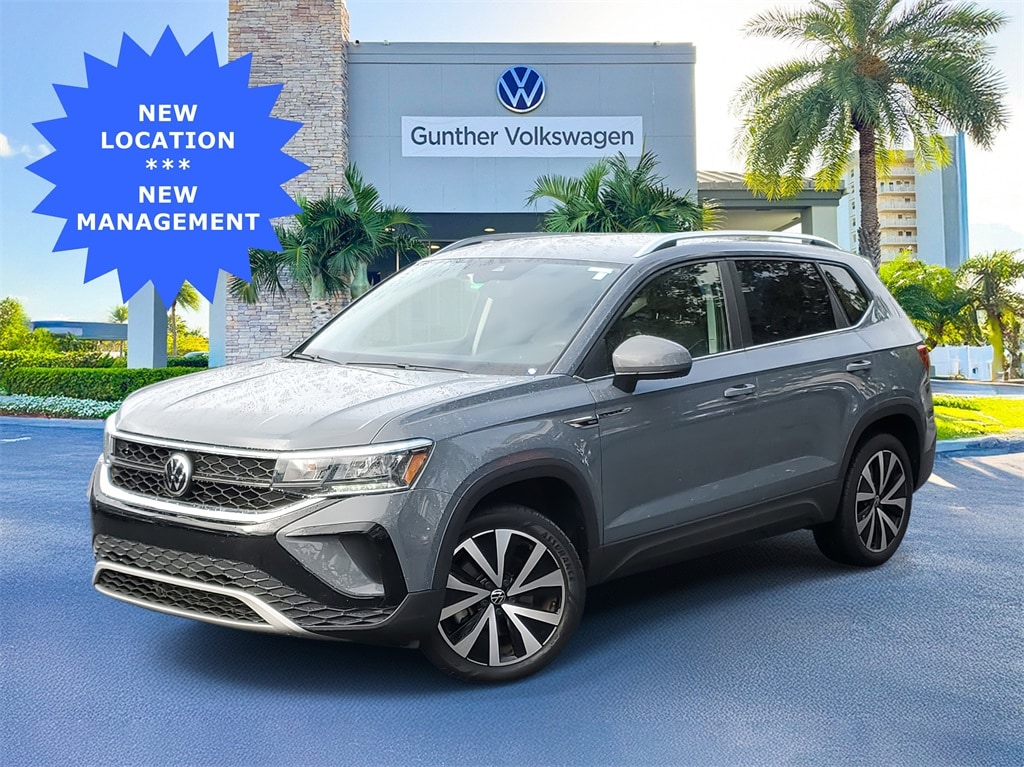 2023 Volkswagen Taos SE's photo