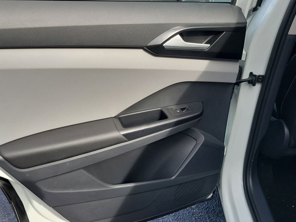 2023 Volkswagen Taos SE - Photo 8