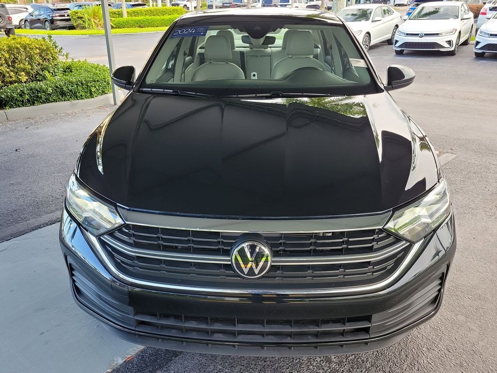 Certified 2024 Volkswagen Jetta 1.5T SE Sedan