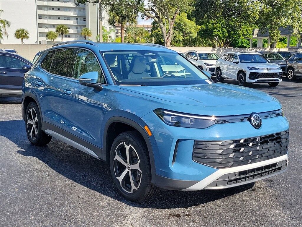 2025 Volkswagen Tiguan SE photo 2