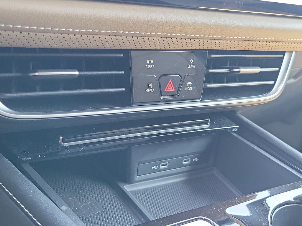 2024 Volkswagen Atlas Cross Sport SE w/Tech - Photo 27