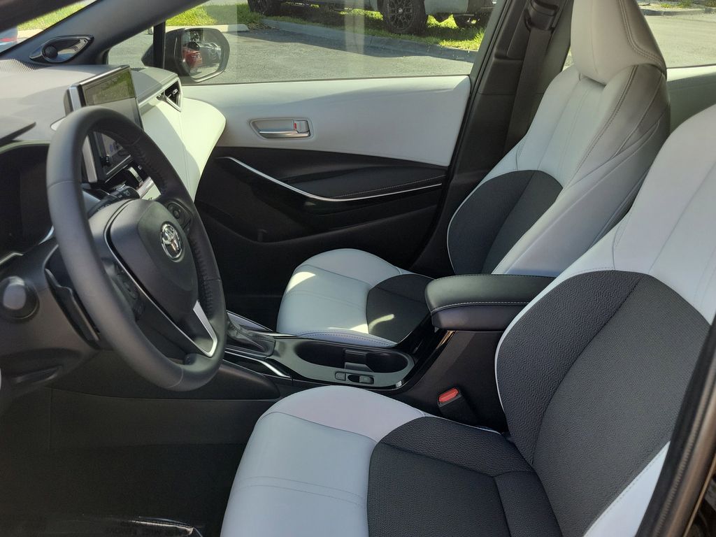 2024 Toyota Corolla Hatchback XSE - Photo 17