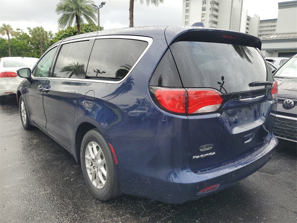 Used 2018 Chrysler Pacifica LX Minivan/Van