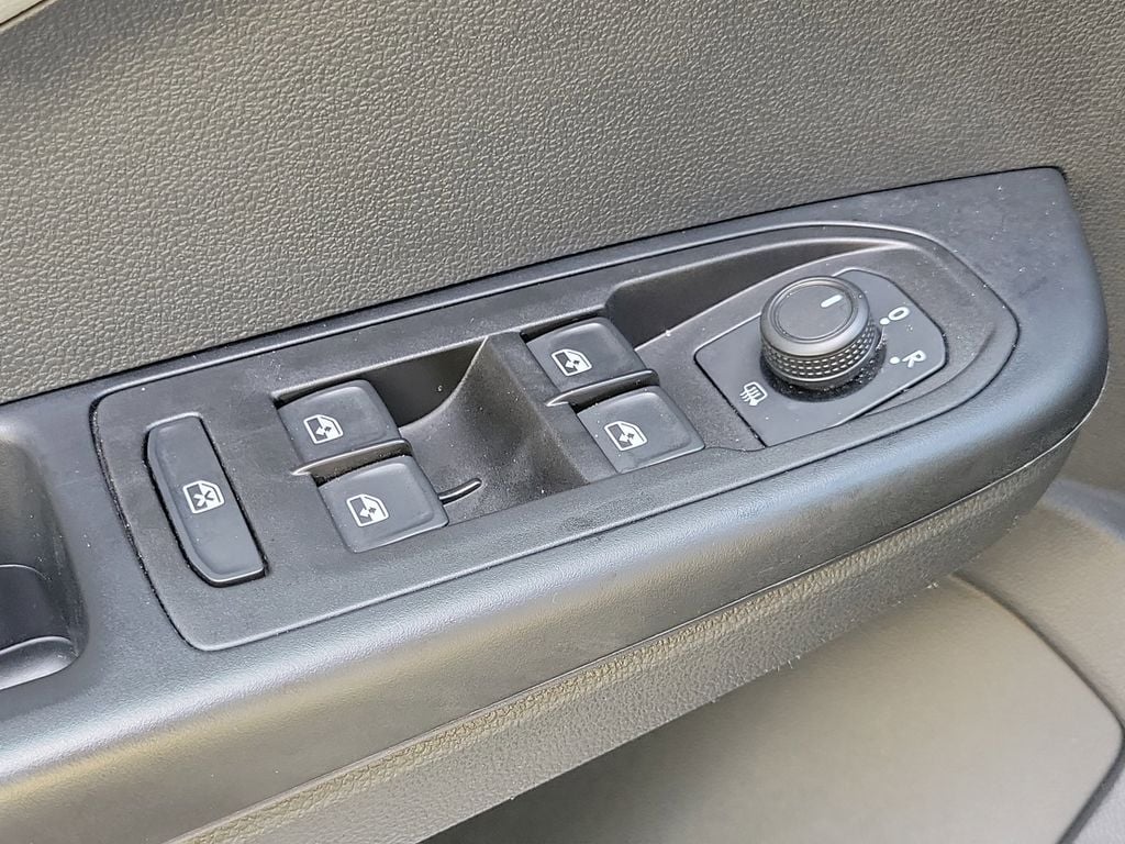 2023 Volkswagen Taos SE - Photo 13