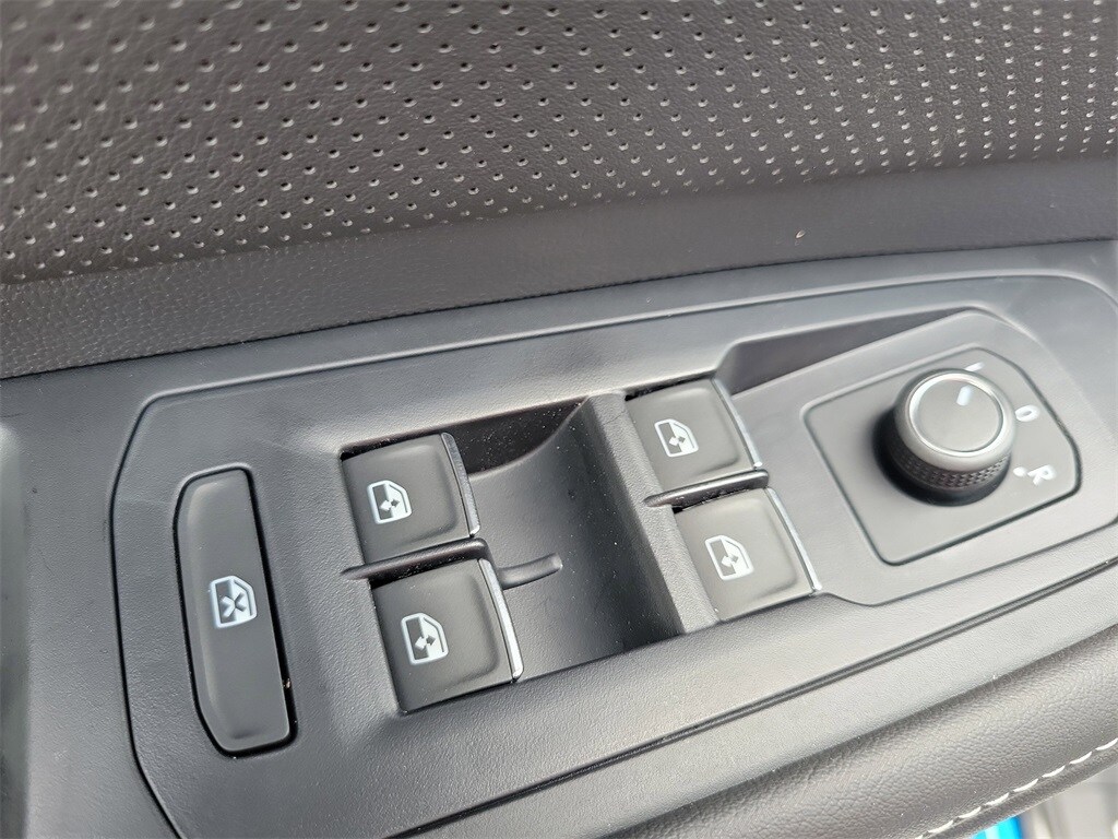 2025 Volkswagen Atlas Cross Sport SE w/Tech - Photo 16