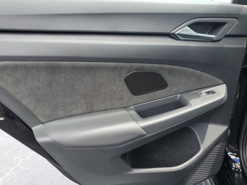2025 Volkswagen Golf GTI SE - Photo 8