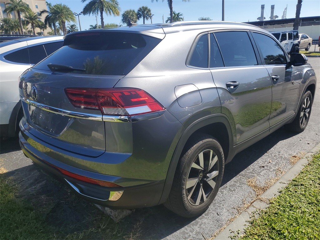 2023 Volkswagen Atlas Cross Sport SE photo 2