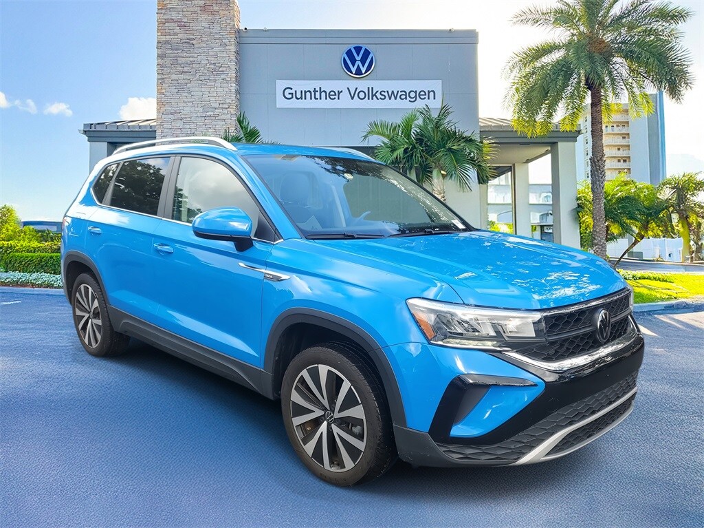 2023 Volkswagen Taos SE photo 2