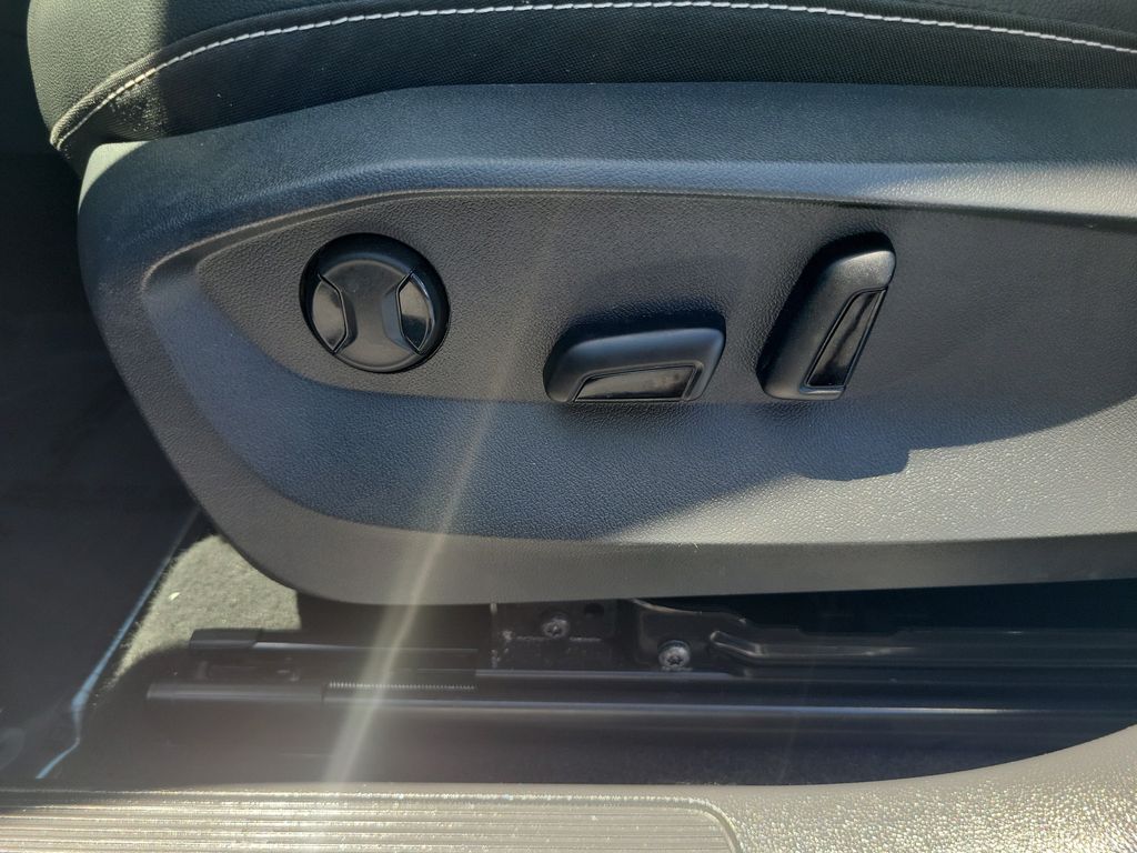 2023 Volkswagen Taos SE - Photo 15