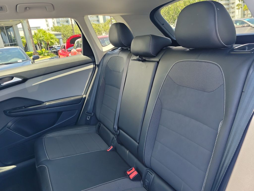 2023 Volkswagen Taos SE - Photo 8