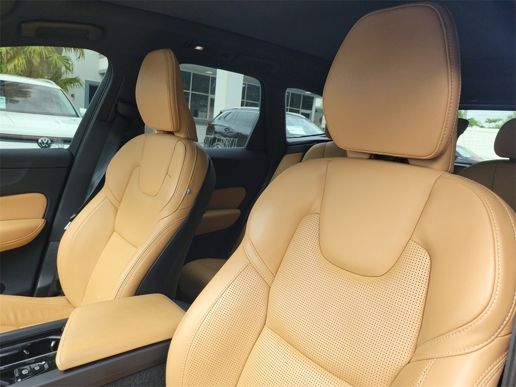 2022 Volvo XC60 Inscription - Photo 19