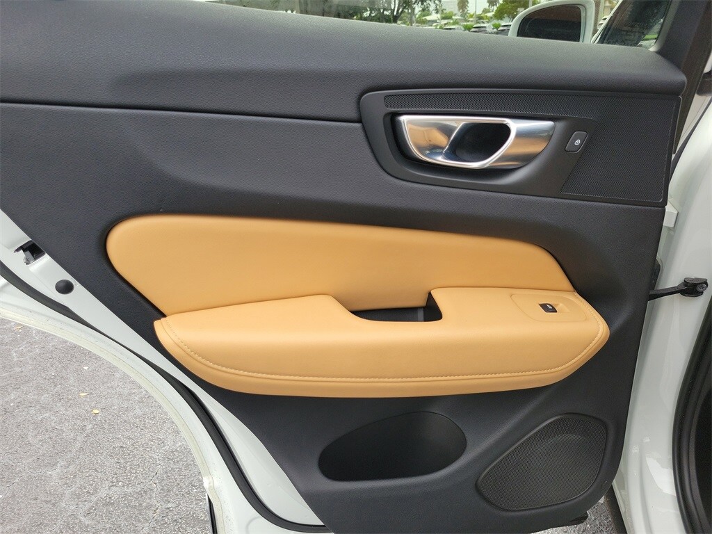 2022 Volvo XC60 Inscription - Photo 14