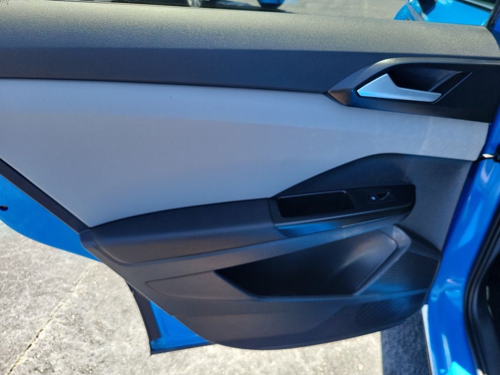 2023 Volkswagen Taos SE - Photo 6