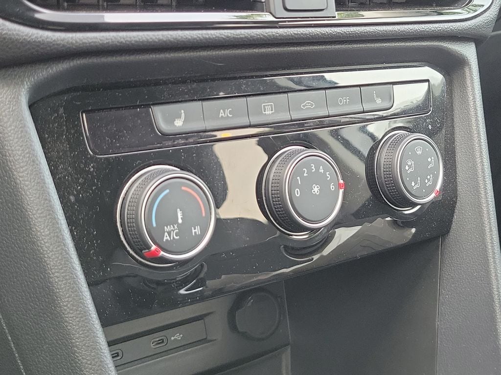 2023 Volkswagen Taos SE - Photo 26