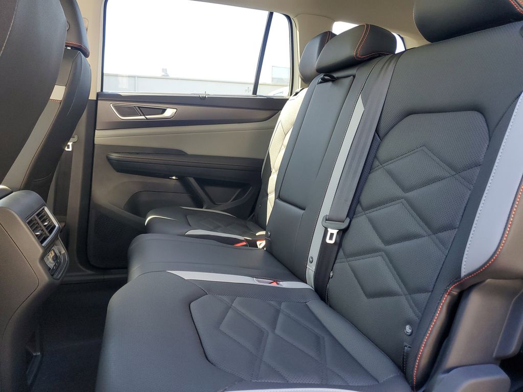 2025 Volkswagen Atlas Atlas Peak Edition - Photo 13