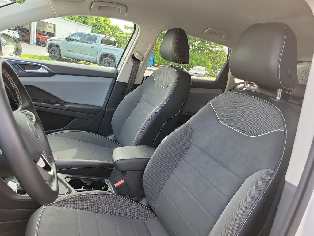 2023 Volkswagen Taos SE - Photo 16