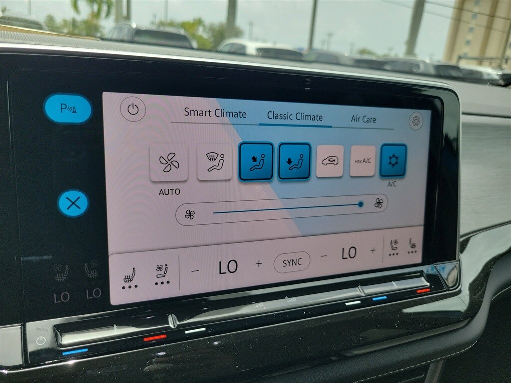 2025 Volkswagen Atlas Cross Sport SE w/Tech - Photo 28