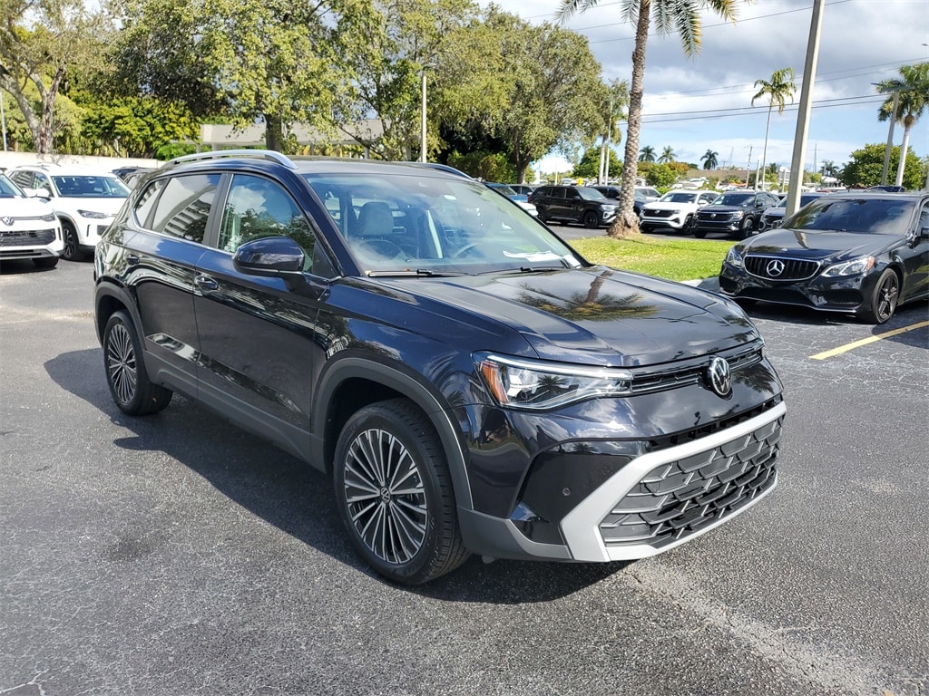 New 2025 Volkswagen Taos 1.5T SE SUV