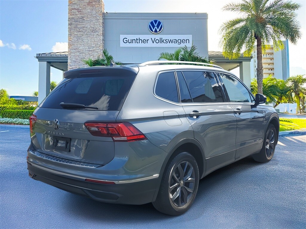 2023 Volkswagen Tiguan SE photo 2