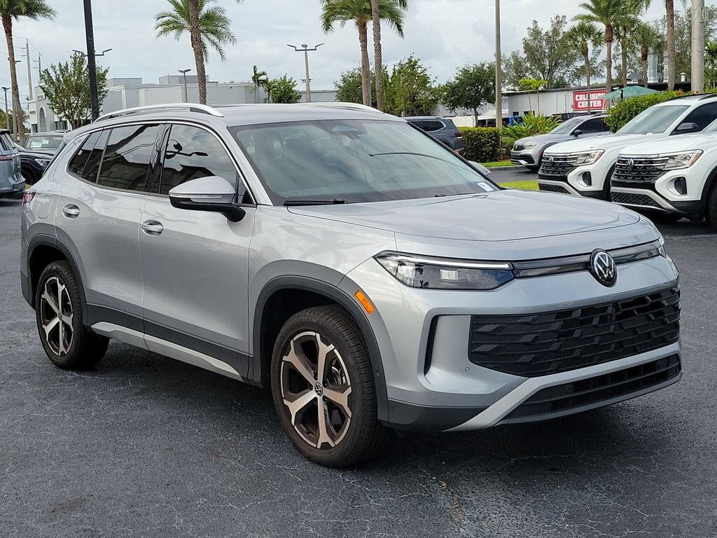 New 2025 Volkswagen Tiguan 2.0T SE SUV