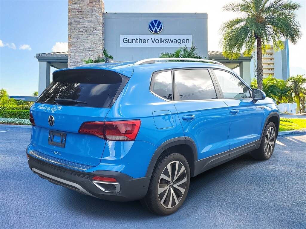 2023 Volkswagen Taos SE photo 3