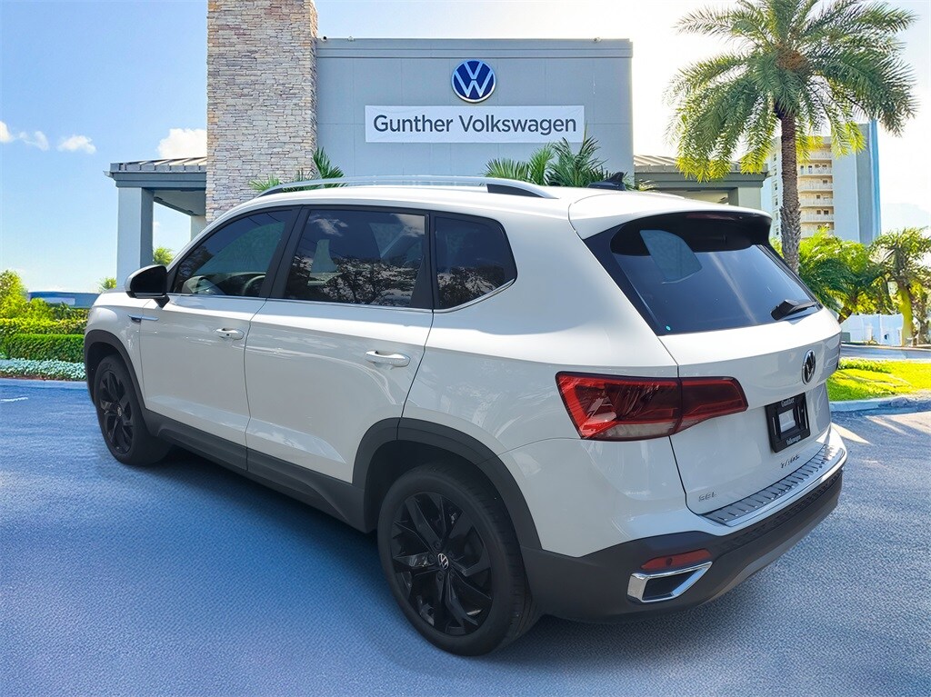 2022 Volkswagen Taos SEL photo 3