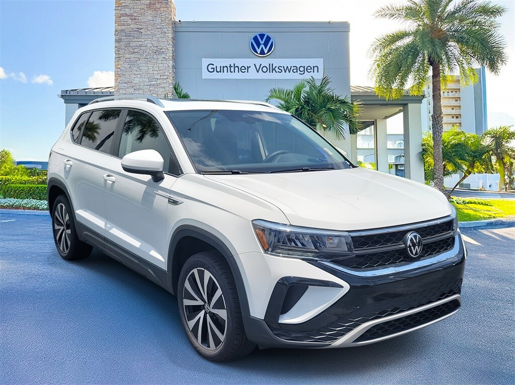 2022 Volkswagen Taos SE photo 3