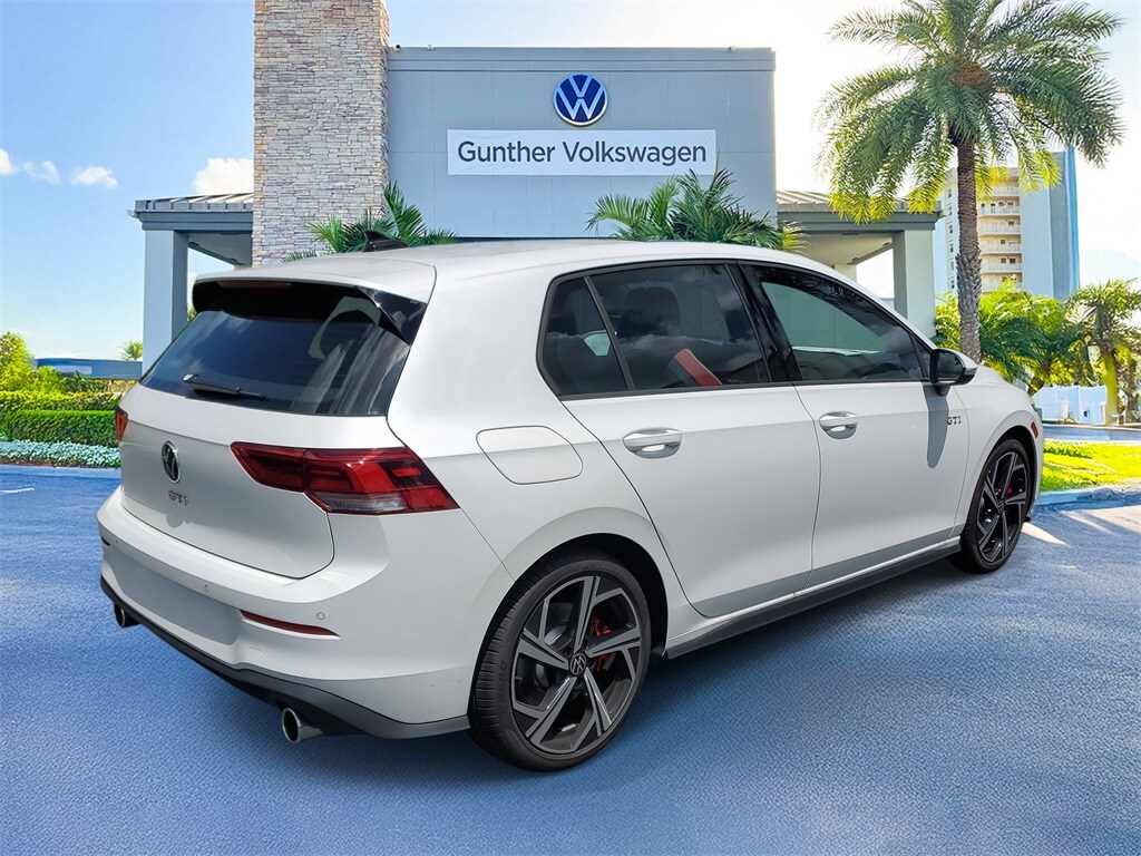 2025 Volkswagen Golf GTI SE photo 4