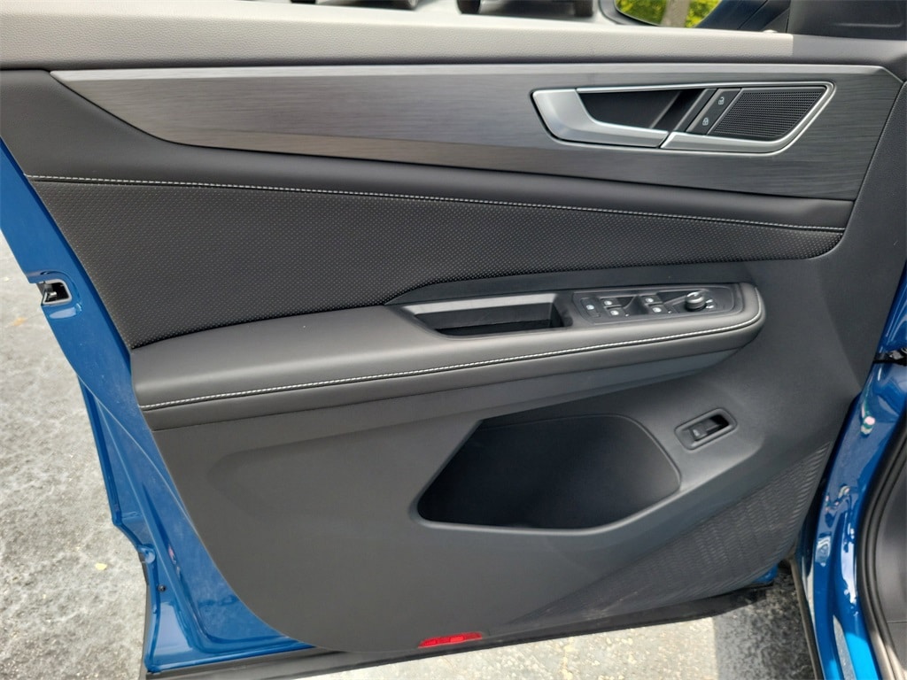 2025 Volkswagen Atlas Cross Sport SE w/Tech - Photo 15