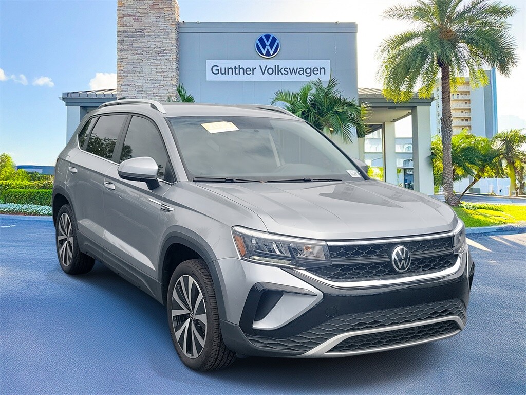 2022 Volkswagen Taos SE photo 3