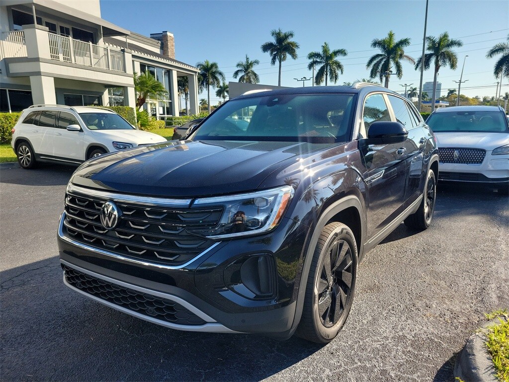 2024 Volkswagen Atlas Cross Sport SE Technology photo 2