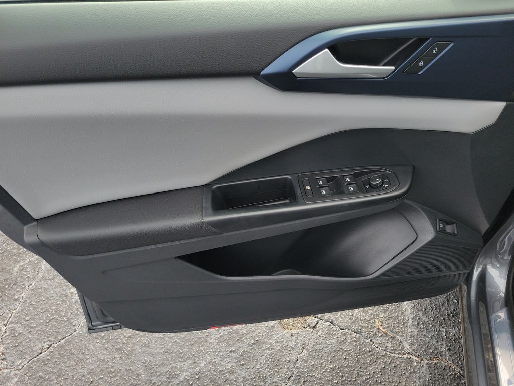 2023 Volkswagen Taos SE - Photo 14