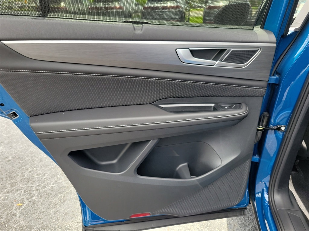 2025 Volkswagen Atlas Cross Sport SE w/Tech - Photo 14