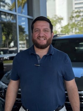 Staff member Oscar Perez from ID_2cc985