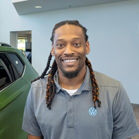 Staff member Dominique Davis from ID_e707c1