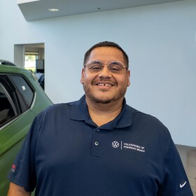 Staff member Nelson Rodriguez from ID_38eab8
