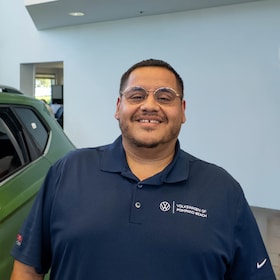 Staff member Nelson Rodriguez from ID_38eab8