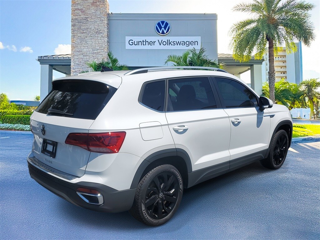 2022 Volkswagen Taos SEL photo 2