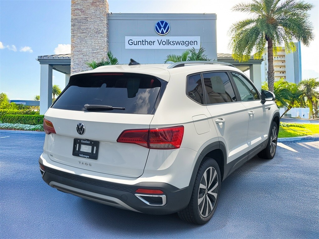 2022 Volkswagen Taos SE photo 4