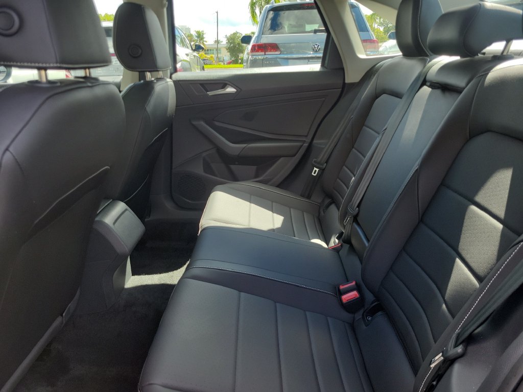 2023 Volkswagen Jetta SE - Photo 17