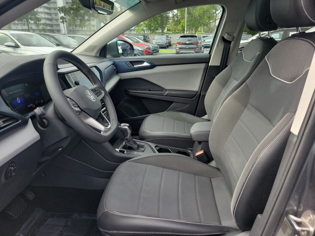 2023 Volkswagen Taos SE - Photo 16